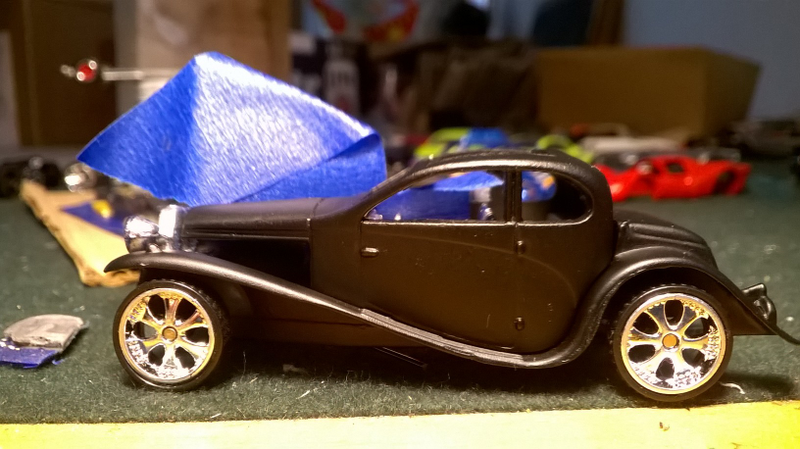 A quick shot before the fenders come off. Those wheels are retarded.